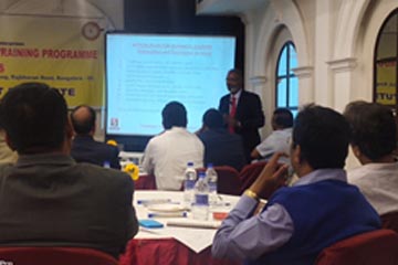 Dr Balamurugan conducting Business Excellence Workshop to MSME Directors during IEDS program