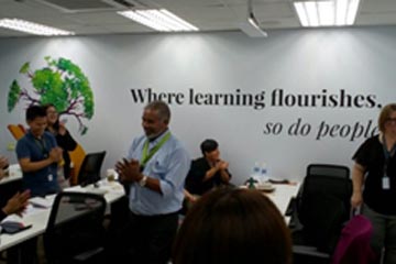Dr Balamurugan interacting with participants during Lean Six Sigma Workshop at Philippines