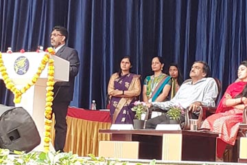 Samuel Sudhakar addressing the students at a leading Engineering College in Bangalore